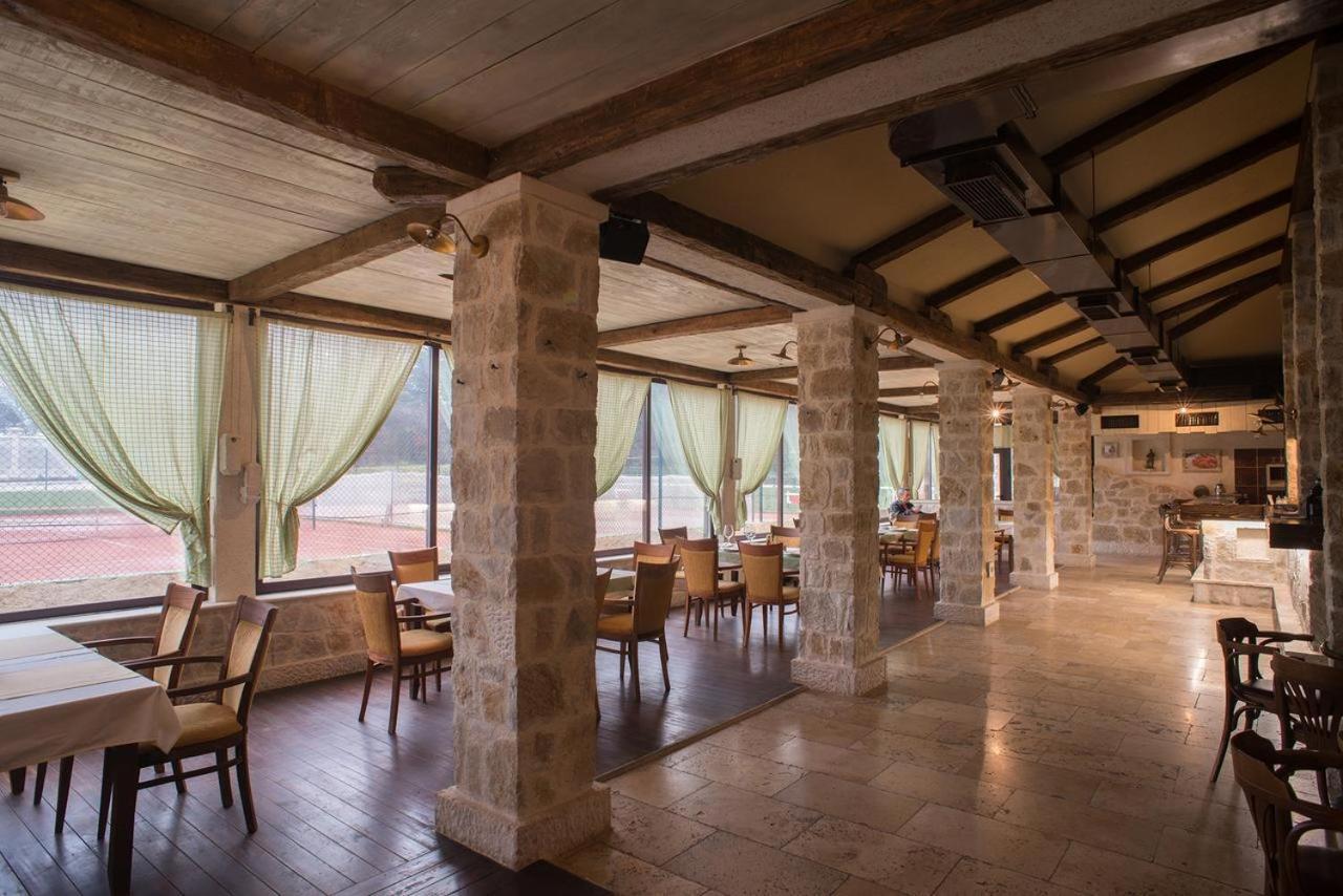 Hotel Trim Niksic ภายนอก รูปภาพ